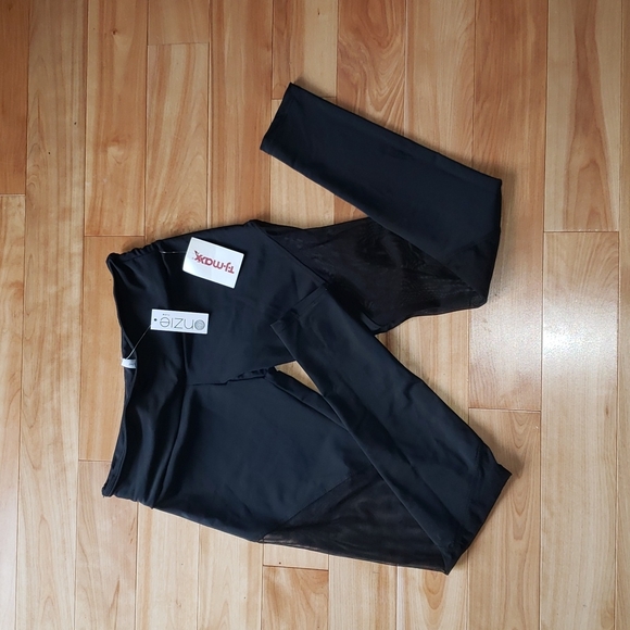 Onzie Pants - Onzie flow black track leggings.